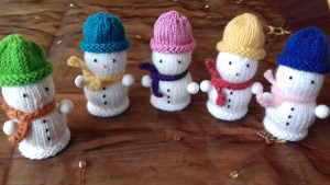 Schneemänner gestrickt