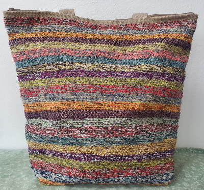 große Tasche gewebt bunt gestreift